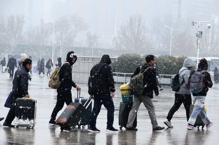 流动的中国:风雪难挡回家路 (共p)