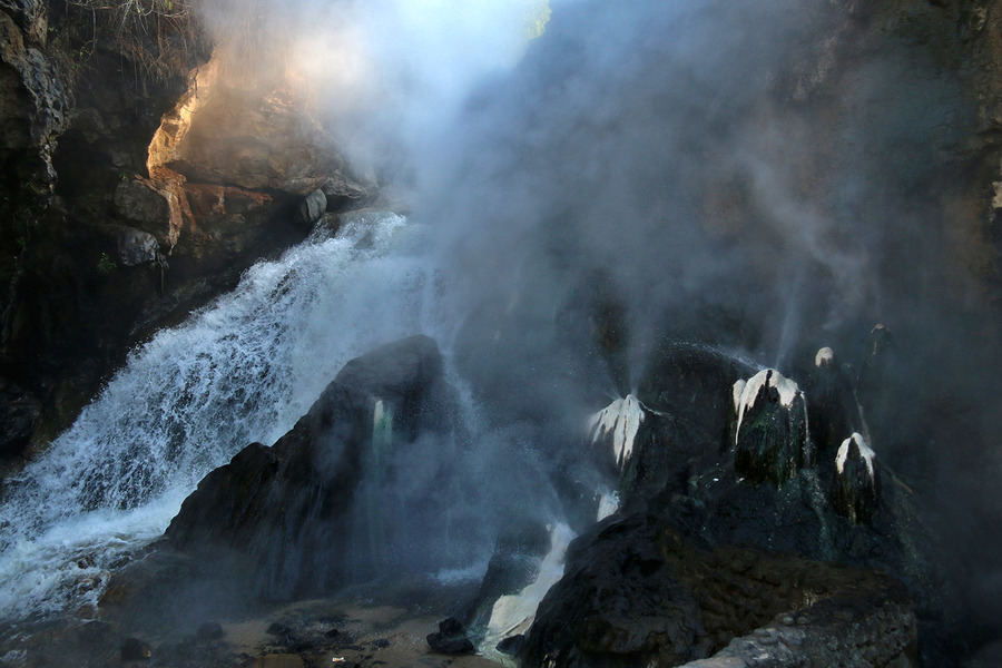 云南——腾冲火山热海