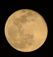 3月10日晚上的超级大月亮