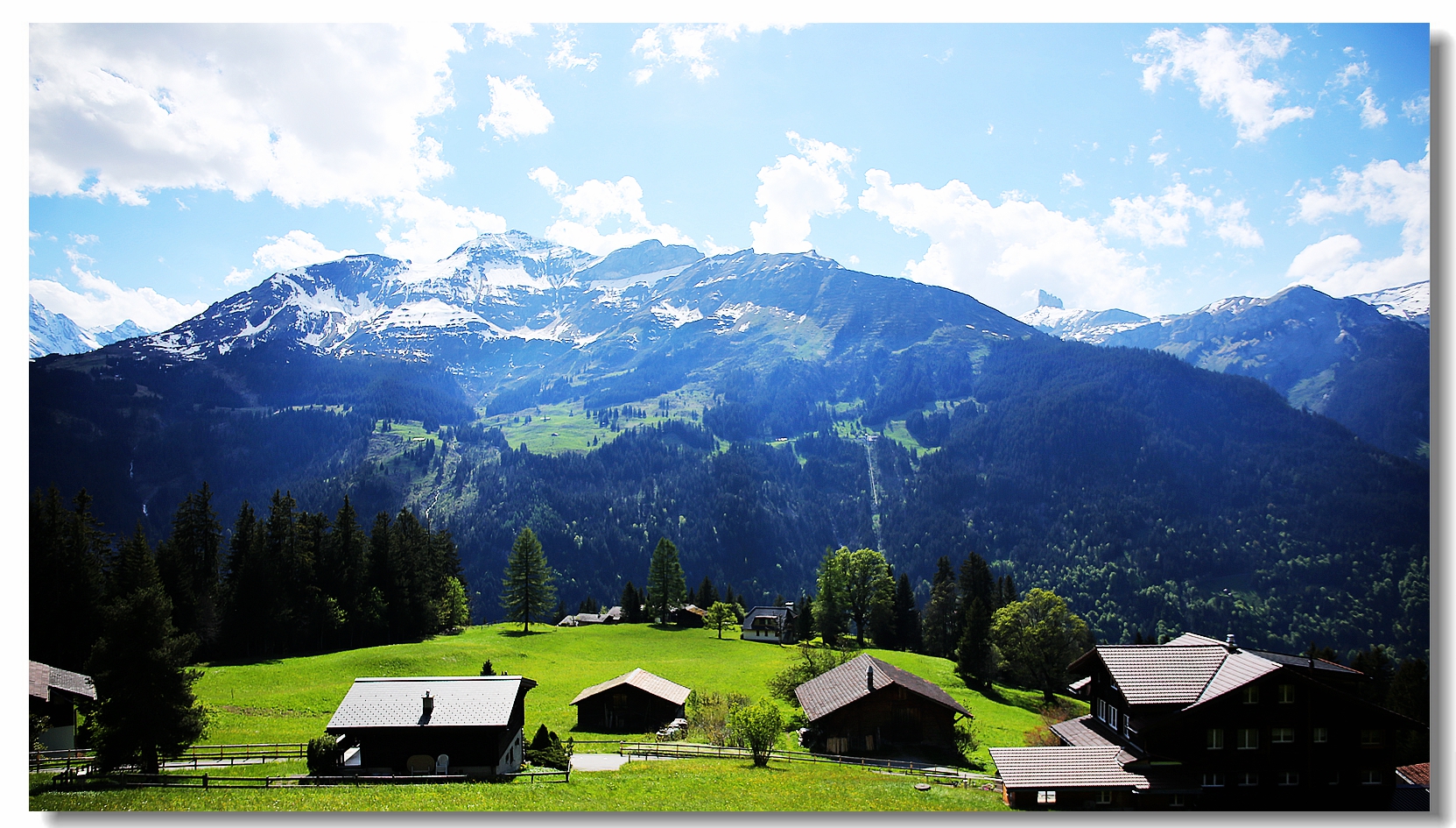 阿尔卑斯山下的小村庄