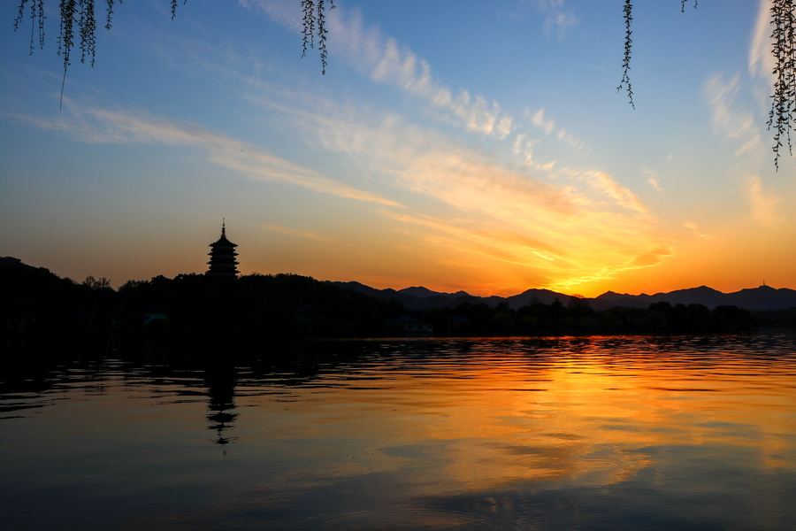 雷峰夕照