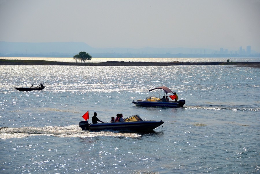 河北磁县:溢泉湖风光