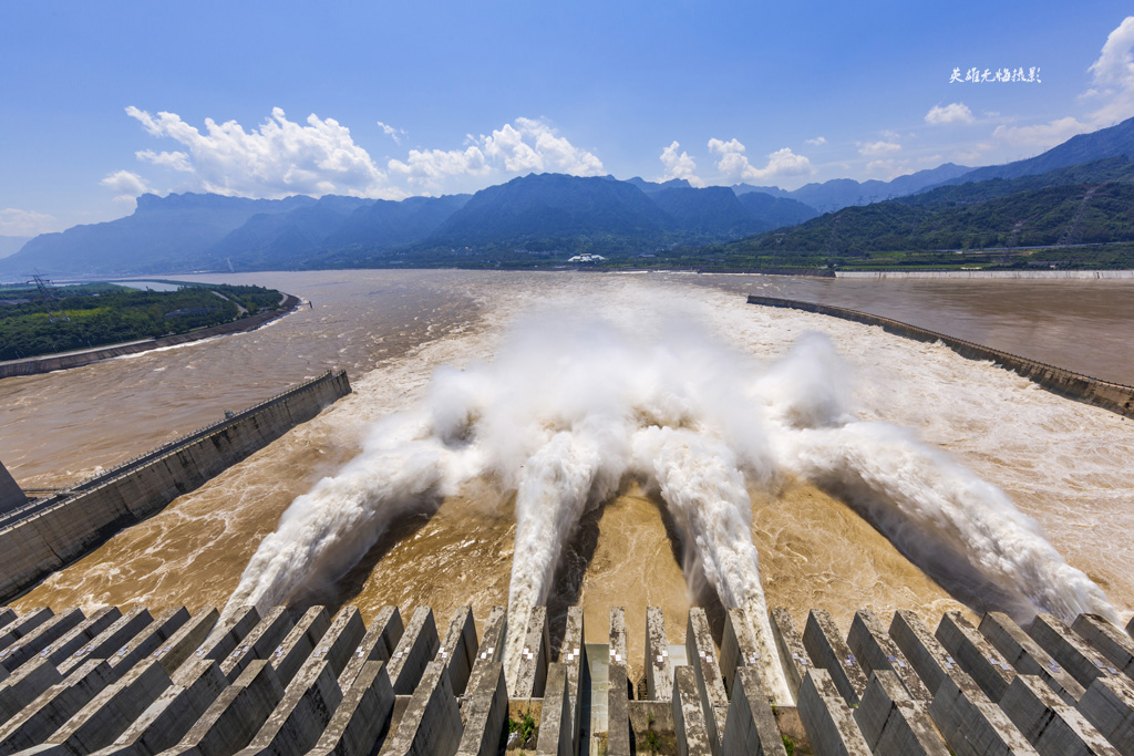 三峡大坝及泄洪