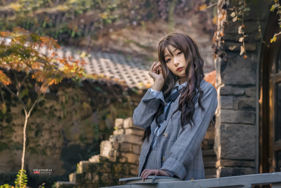 秋日小女生