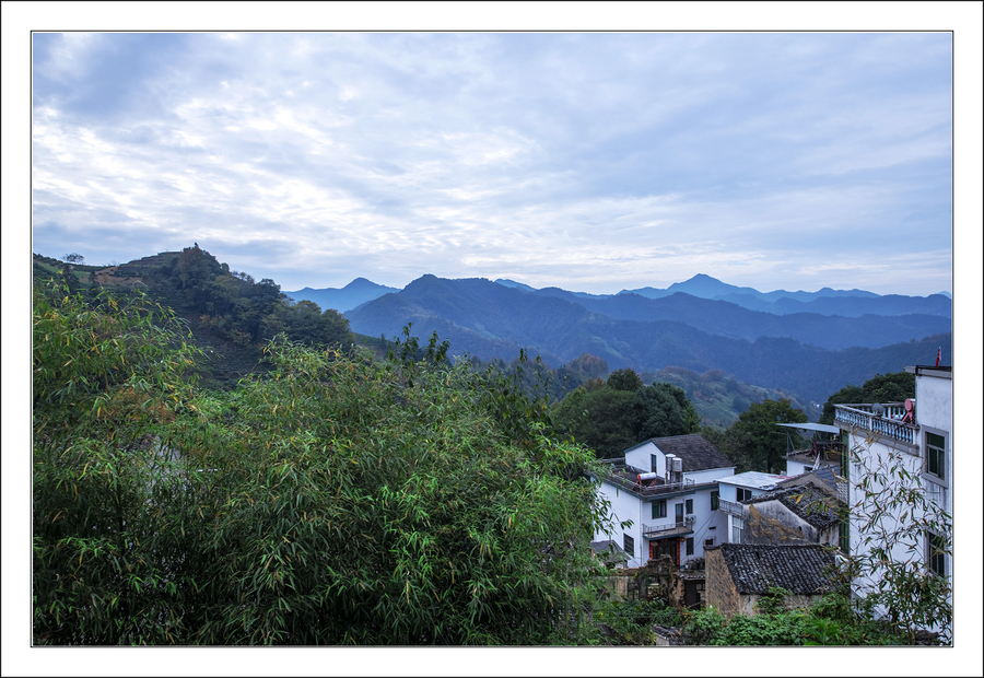 皖南山村-石潭(清晨(共 14 p)