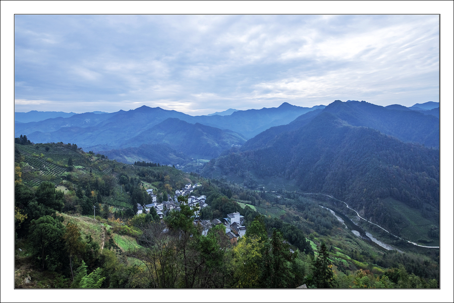 皖南山村-石潭(清晨(共 14 p)