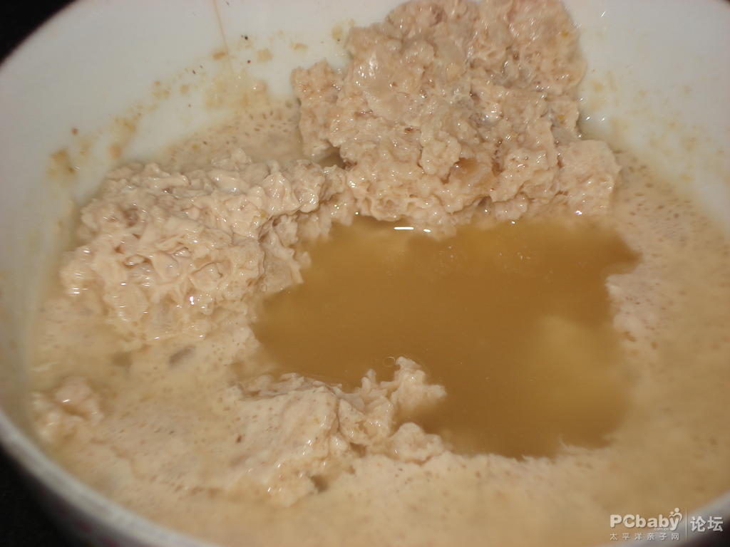 悠悠一次就能吃这么一大碗拌肉肉的米饭呢图片