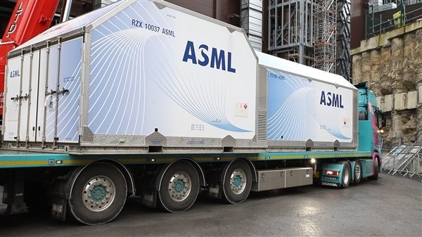 ASML本年发货第一台高NA EUV光刻机：本钱迫近30亿元！发货