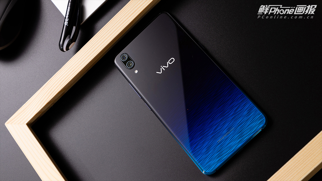 vivo x23幻彩版图赏:全息幻彩,让美感再进化