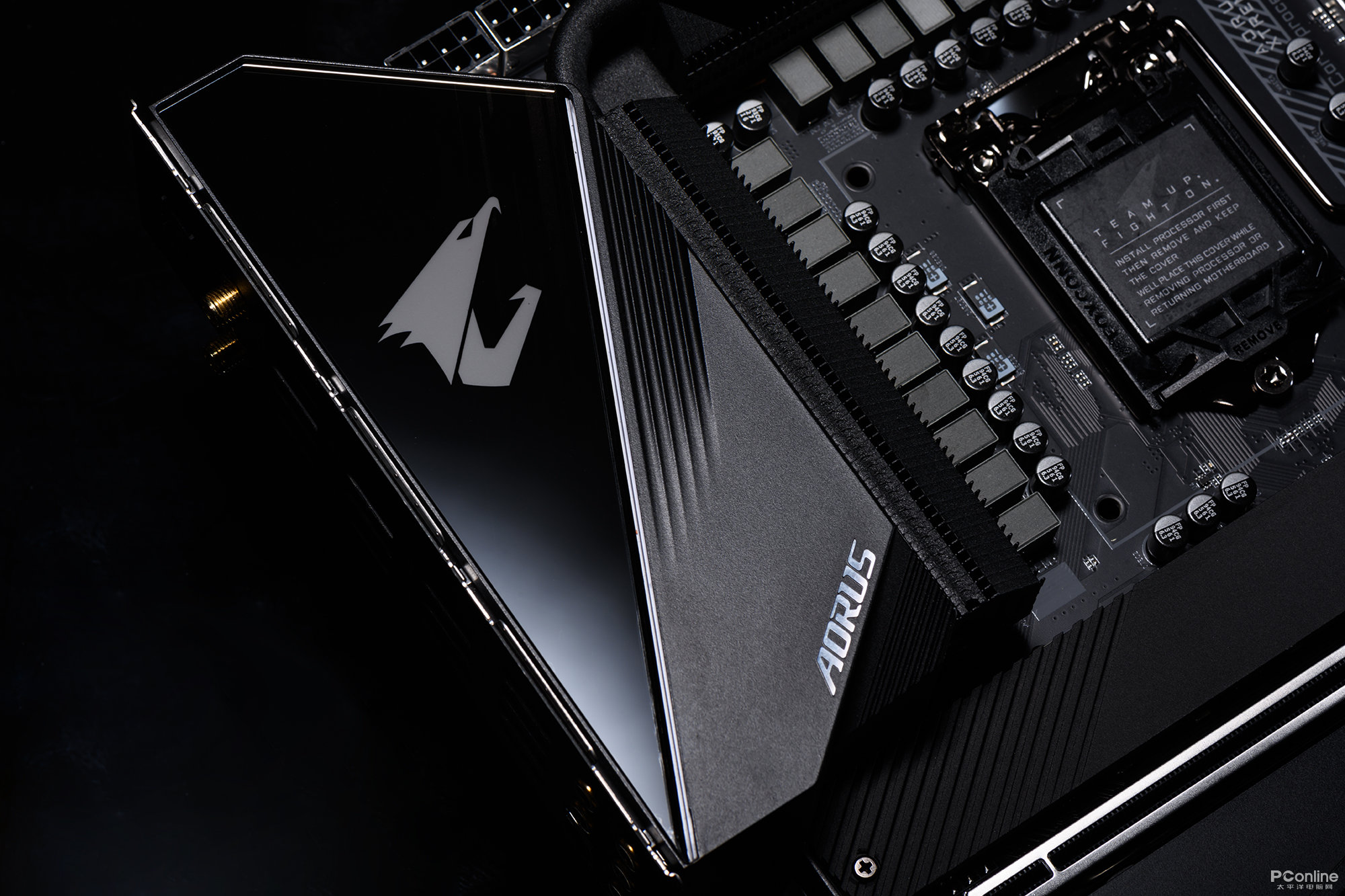 技嘉z490 aorus xteme图赏 冷峻新大雕满是杀气