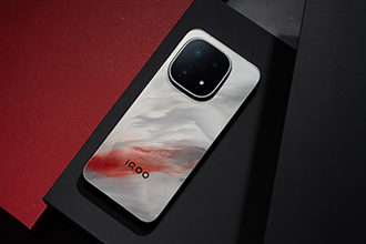 「鲜Phone画报」iQOO 15凌云图赏：水墨山河，赤霞为锋
