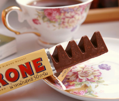 Toblerone瑞士三角黑巧克力+白巧克力 共6条