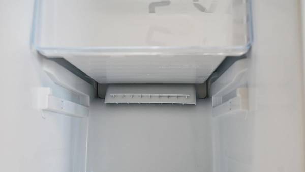 循环空气下部出风口 为了让冰箱每一个温区内温度分布更加均匀,同时