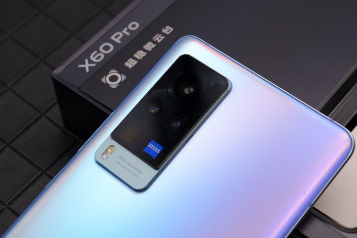 vivo x60 pro:蔡司镜头 二代微云台=专业影像旗舰