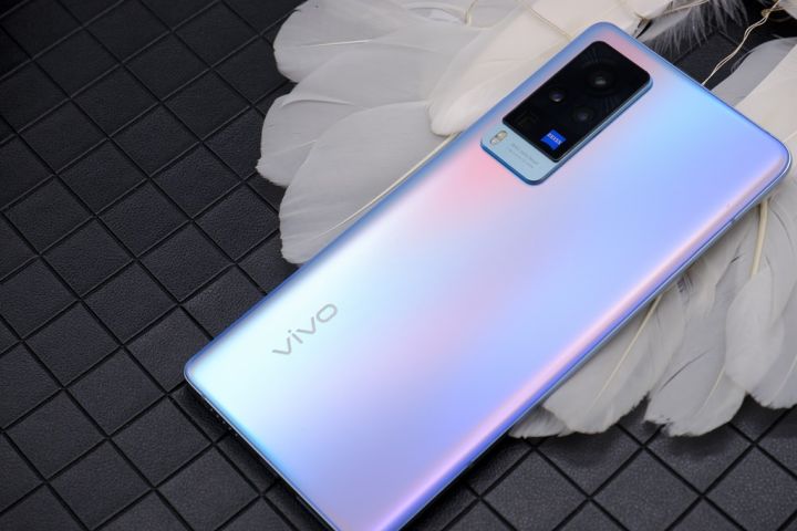 vivo x60 pro:蔡司镜头 二代微云台=专业影像旗舰