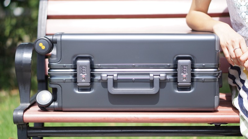 粗铝框设计,tsa密码锁,地平线8号行李箱,出差旅行好伙伴