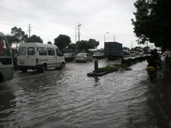 上海华翔路涨大水