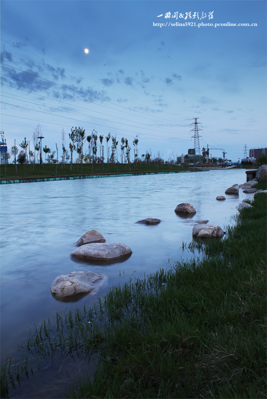 大庆黎明湖边夜色