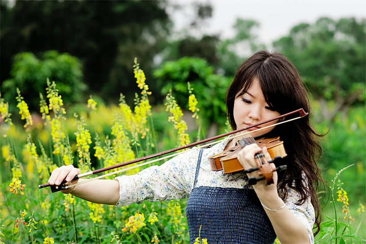 【拉小提琴的女孩摄影图片】深圳笔架山人像摄