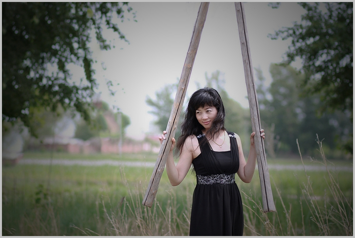 【穿黑裙子的女人摄影图片】大庆城市乡村人像