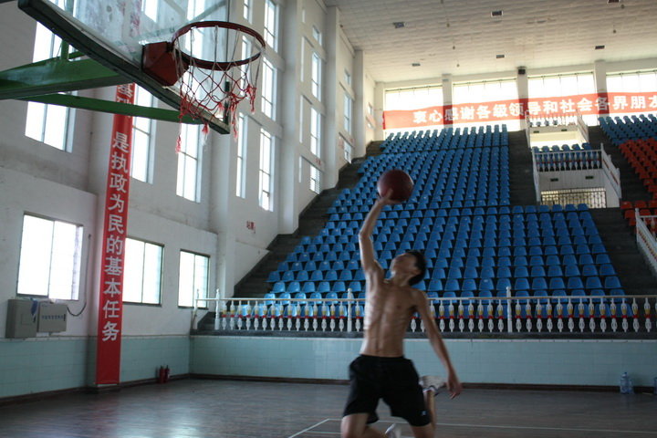 【2010篮球夏令营学生训练剪影二摄影图片】