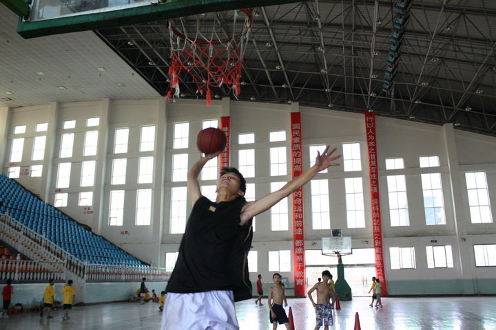 【2010篮球夏令营学生训练剪影三摄影图片】