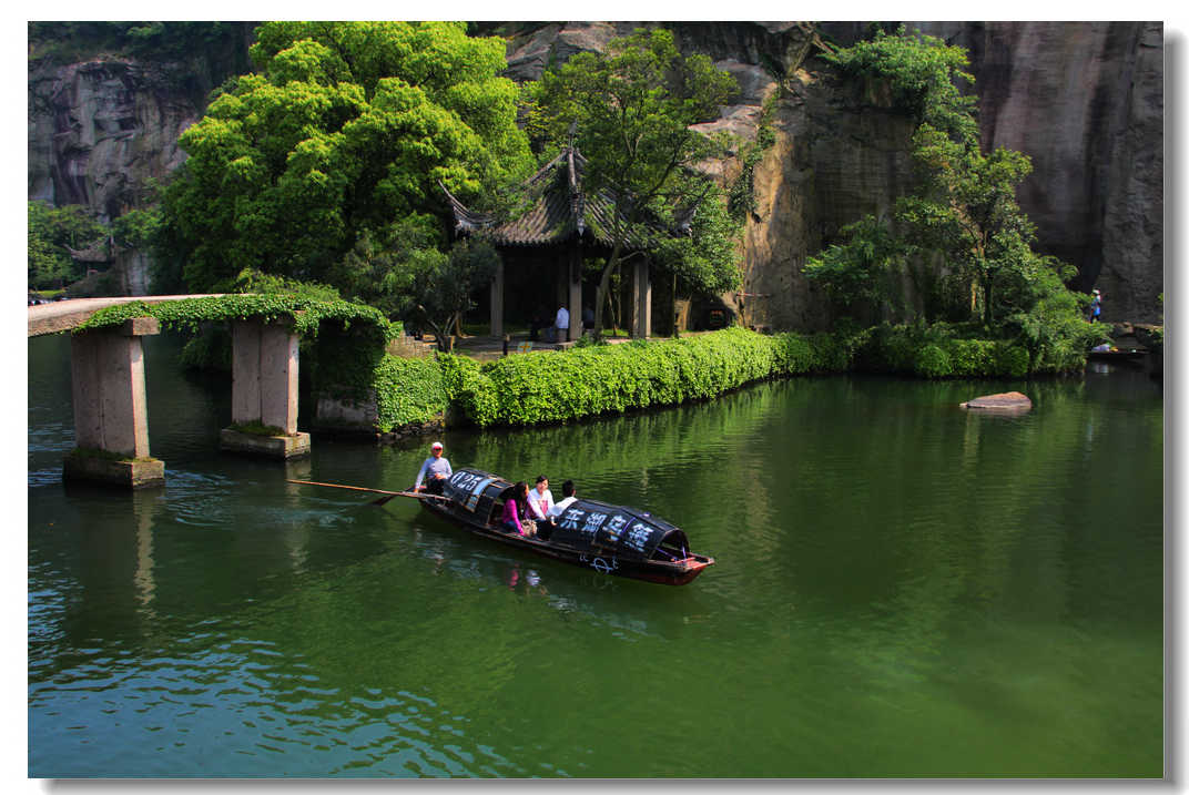 绍兴东湖风景区