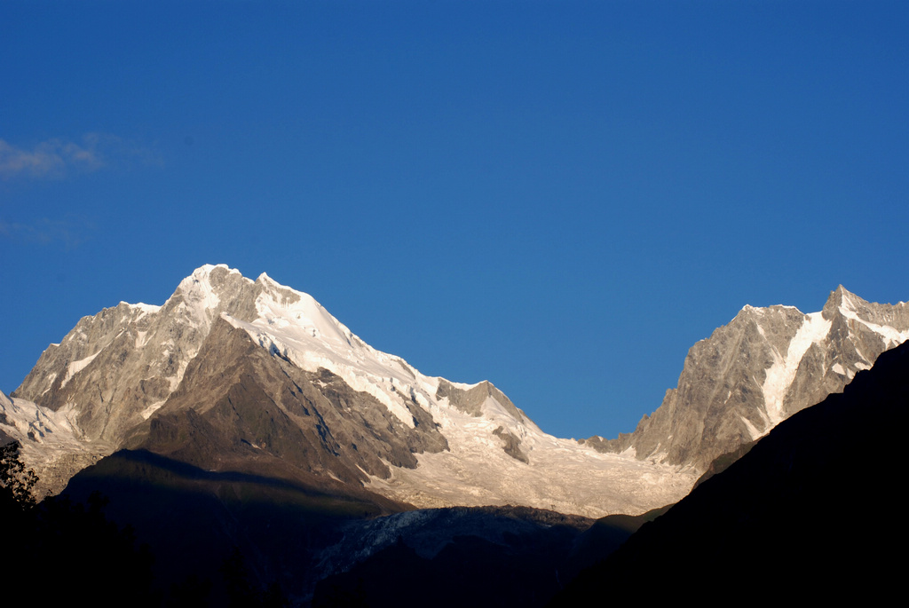 日照金山,银山