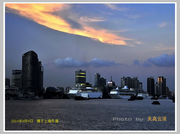 终于走出上海世博会，来到南京路，漫步到了上海外滩；
