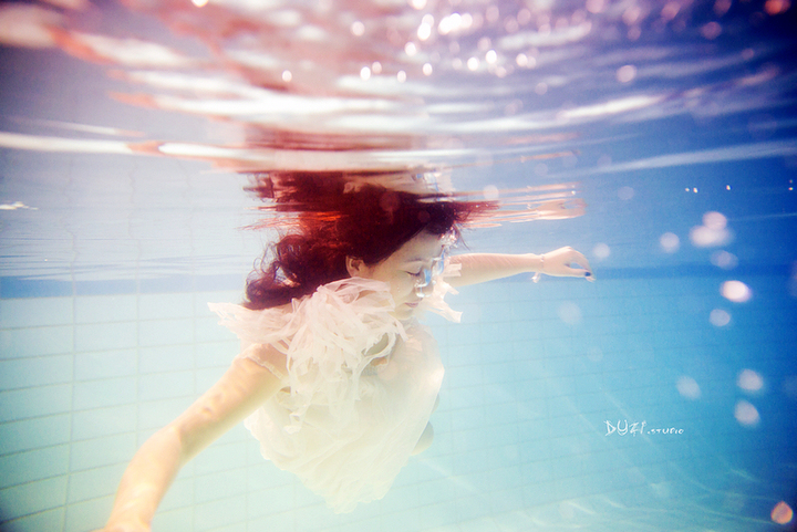 【《水的霓裳》---初次水下人像摄影摄影图片】