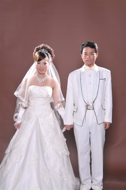 【一组未修韩式风格婚纱照摄影图片】室内人像