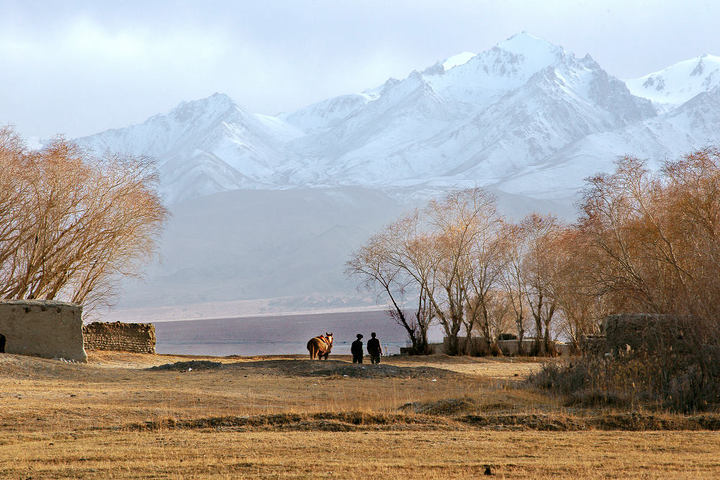 雪山脚下