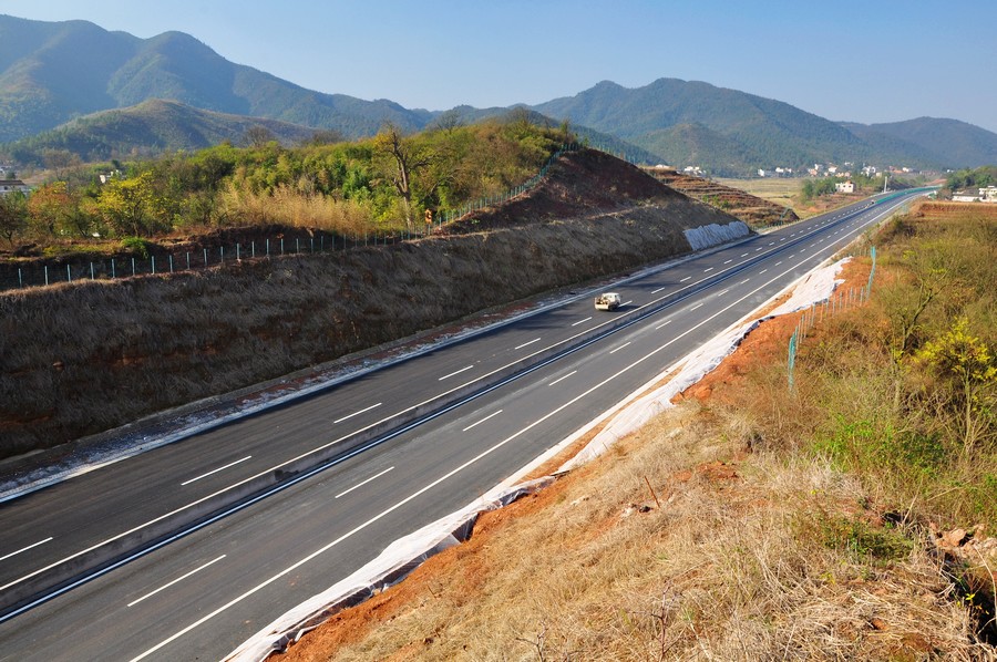 即将通车的潭衡高速公路