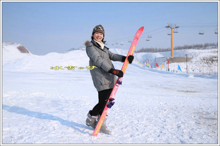 【滑雪的女孩摄影图片】新疆乌鲁木齐雪莲山滑雪场_网