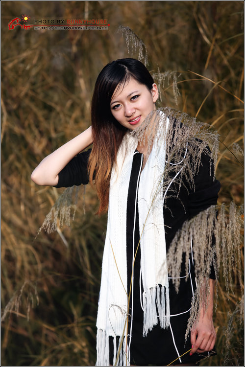 【冬季芦苇丛中的夏天摄影图片】官洲人像摄影怎么搞美女图片