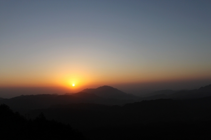 岁末日出井冈山