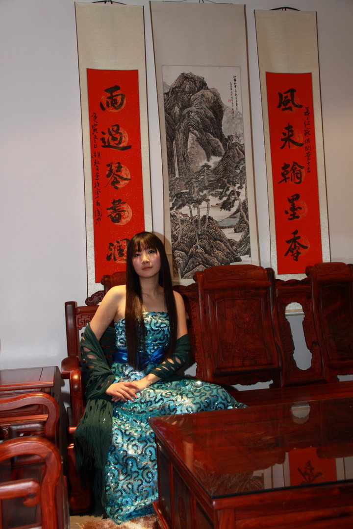 【2011年元旦走进金太阳家具城--嘎嘎,年年红吴迪家具中央美院图片