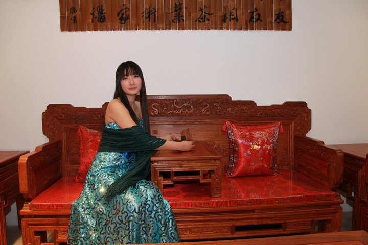 【2011年元旦走进金太阳家具城--嘎嘎,年年红家具神采星石图片