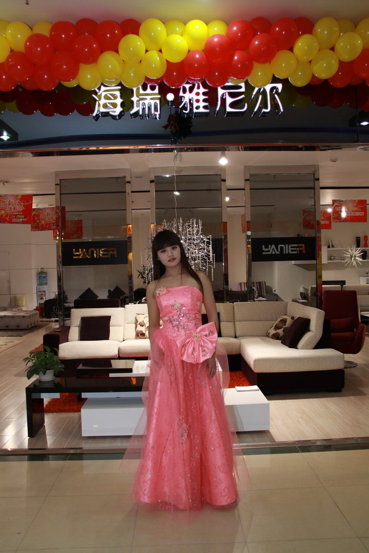 【2011年元旦走进金太阳家具城--嗬嗬,雅尼尔招聘富家具澜图片