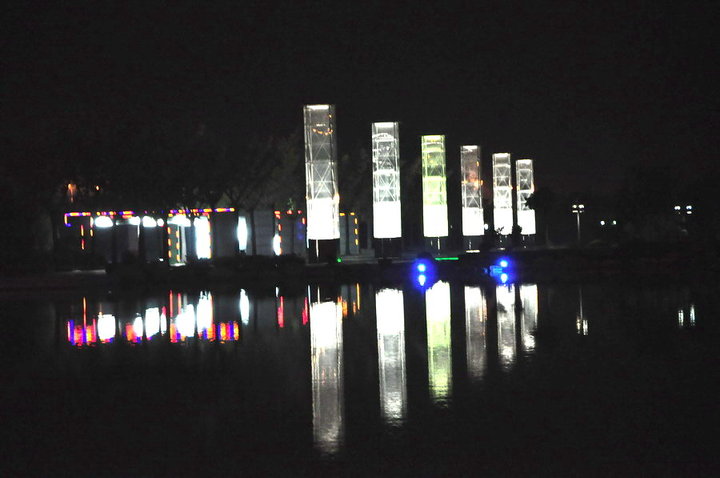 枣庄凤鸣湖广场夜景