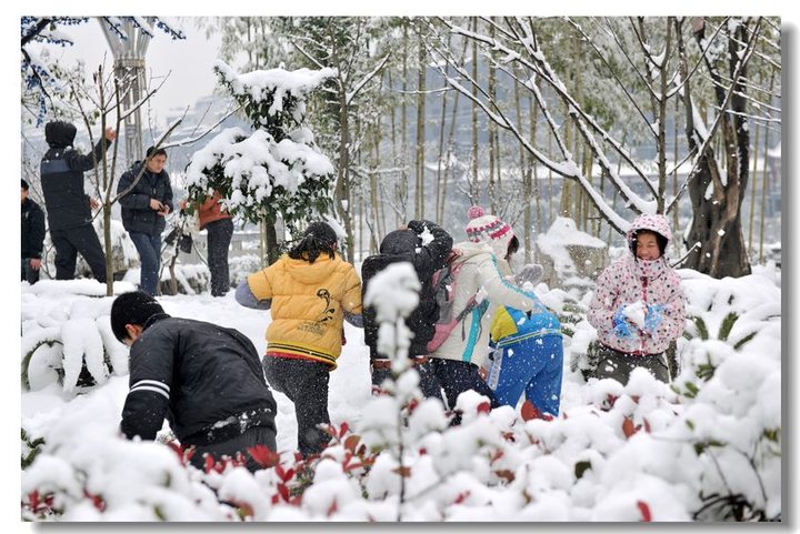 打雪仗