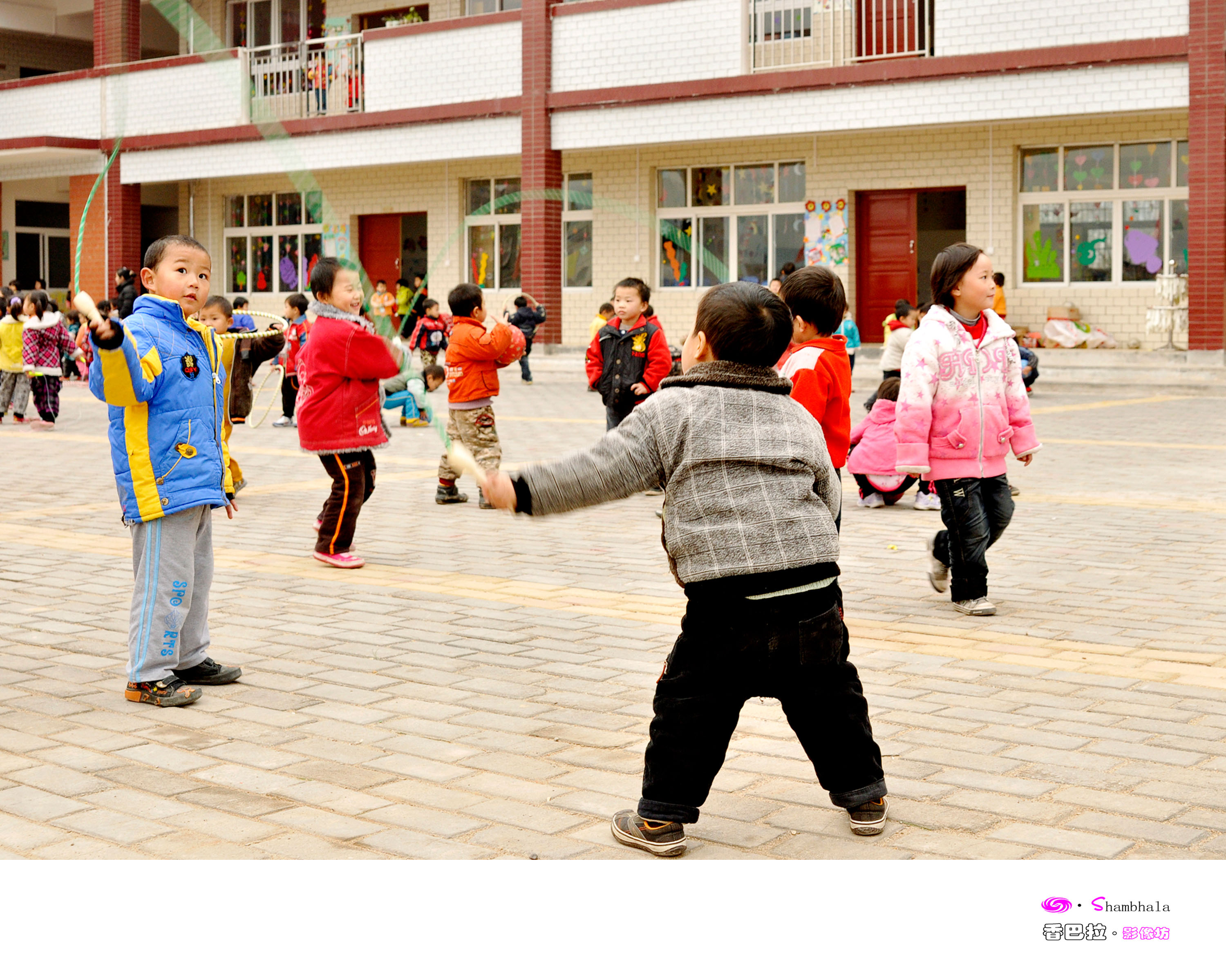 幼儿园的小同学