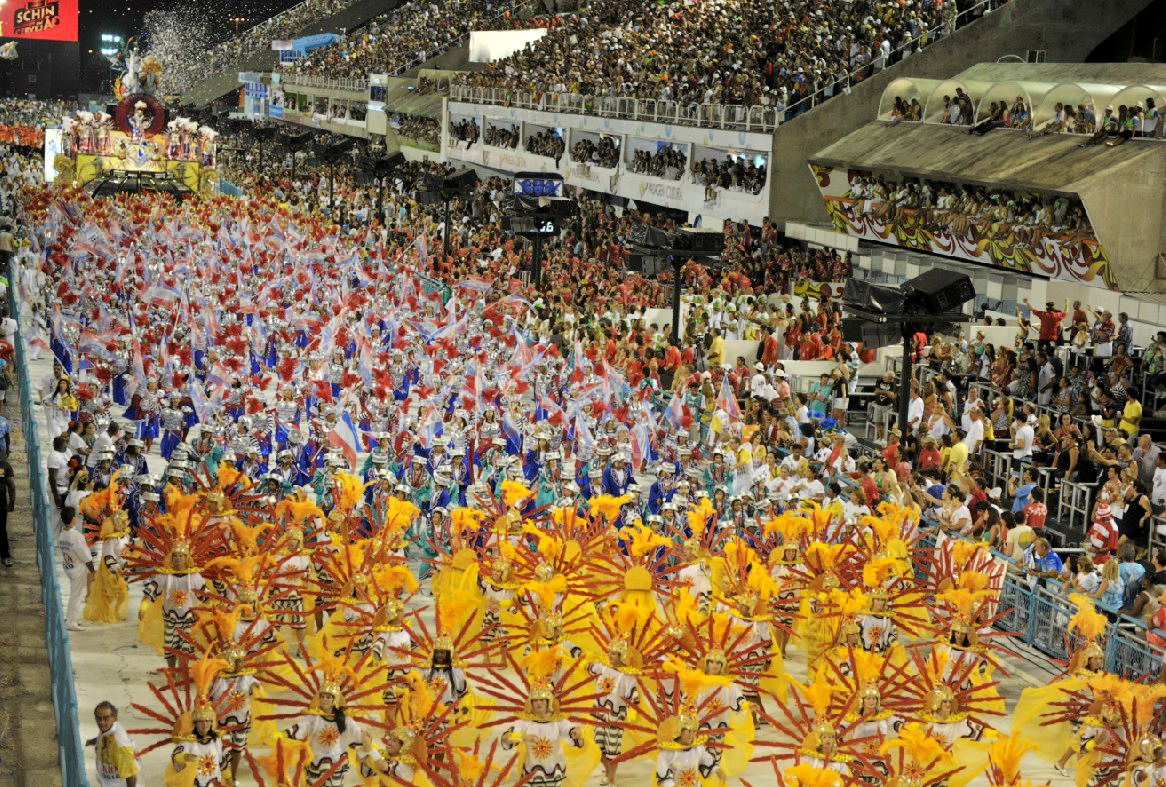 巴西里约热内卢举行狂欢节桑巴巡演活动_新华社_大道_密克