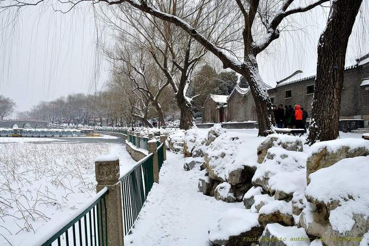 北京终于下雪了—记雪后北海公园