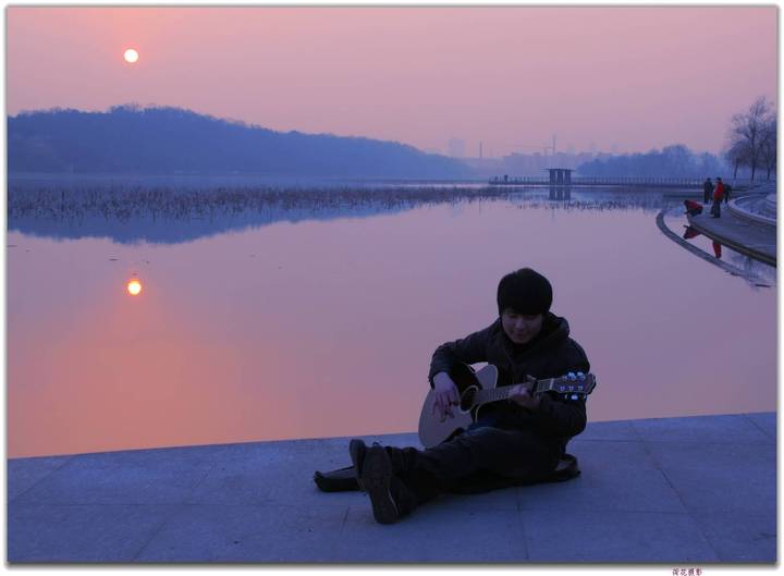 【弹吉他的男生摄影图片】武汉琴台大剧院纪实
