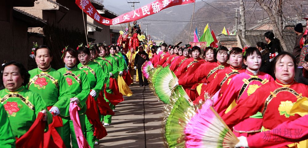 陕西陇县固关镇社火乡土气息浓