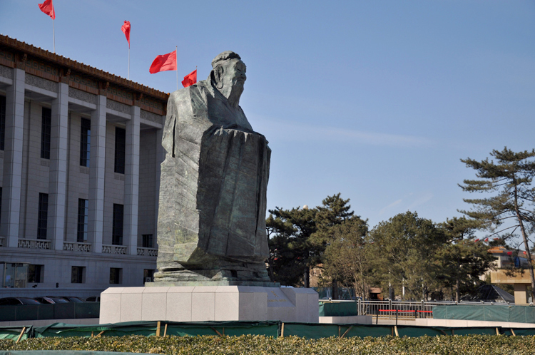 【北京孔子雕像摄影图片】北京传媒大学图片