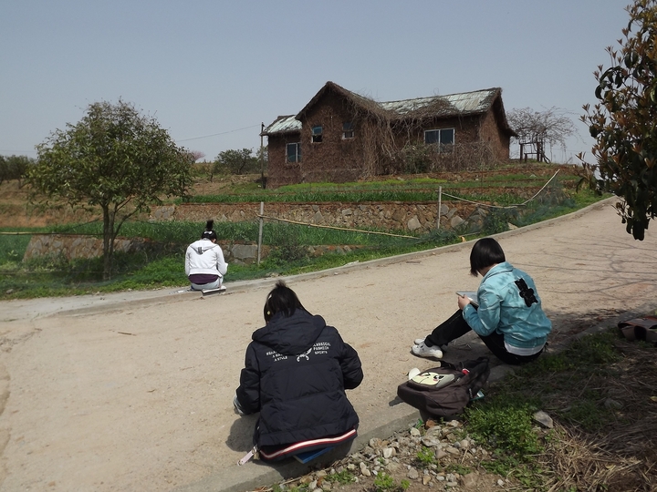 【渔乐山庄写生的学生摄影图片】上饶渔乐山庄
