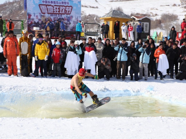 【2010年长春莲花山雪地狂欢节花絮(二)摄影图