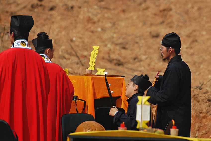 祭祀祖先叩拜神灵是给祖先拜年